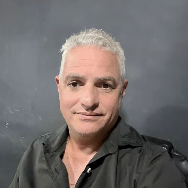 Foto de perfil do parceiro autorizado Tiago Neto Pina, responsável pelo atendimento Educa+ em Ibicoara - BA